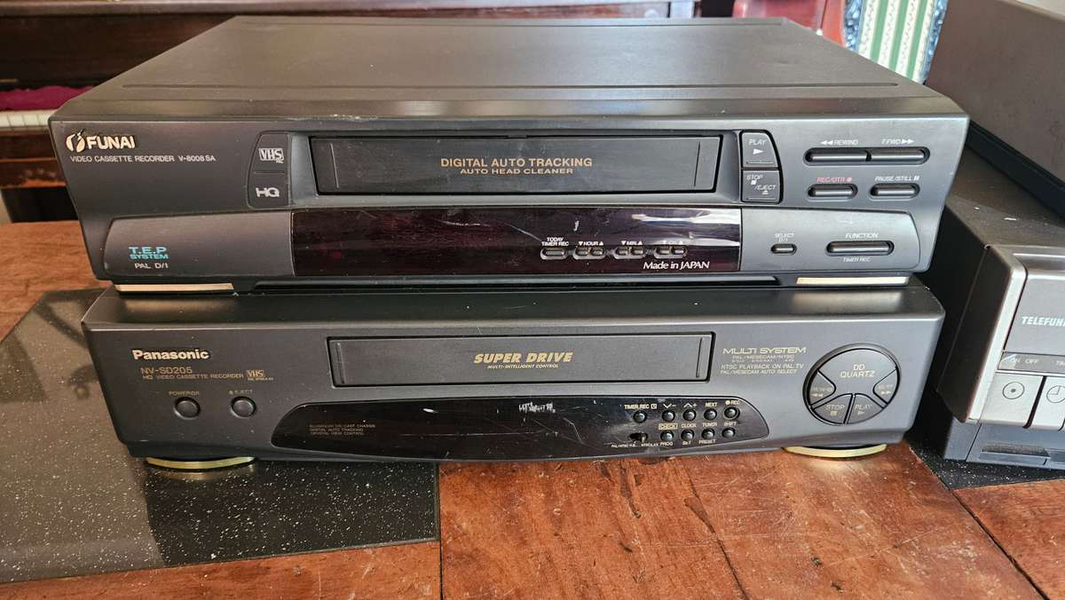 Video & Cd Players Lot