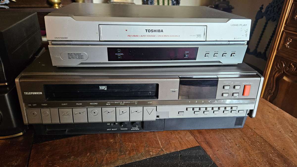 Video & Cd Players Lot