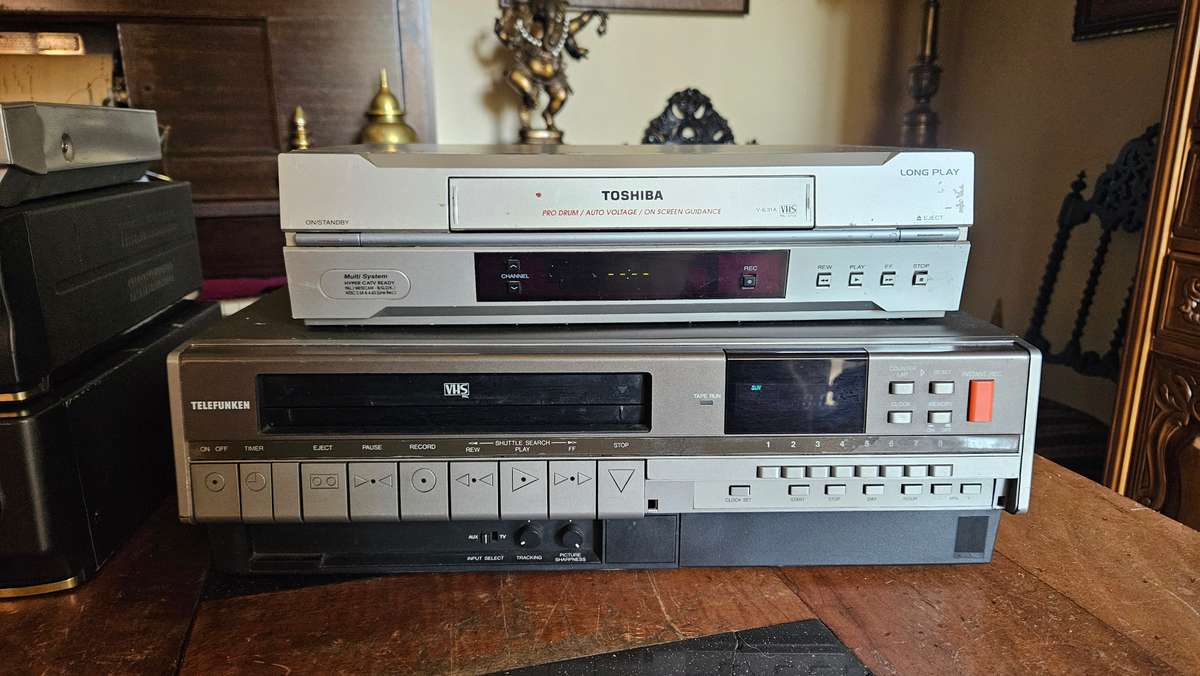 Video & Cd Players Lot