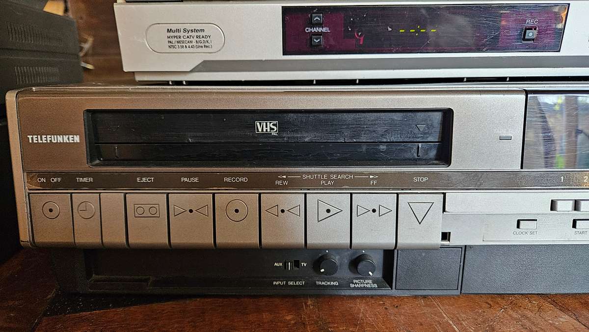 Video & Cd Players Lot