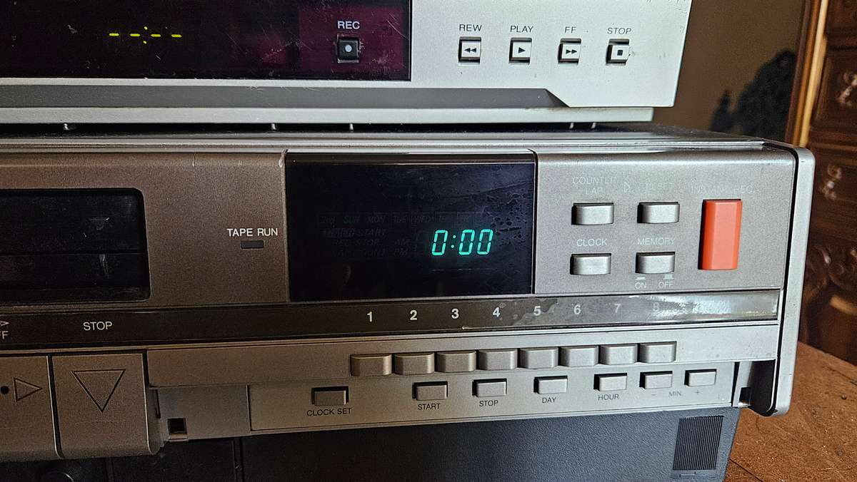 Video & Cd Players Lot