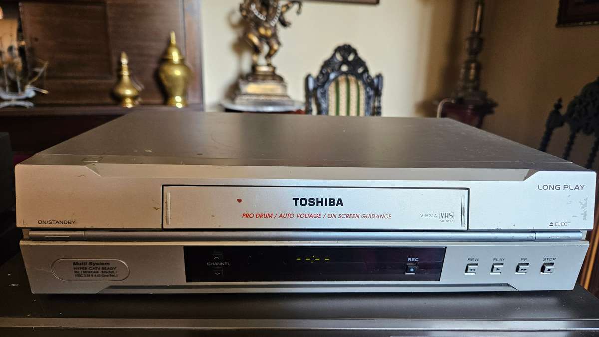 Video & Cd Players Lot