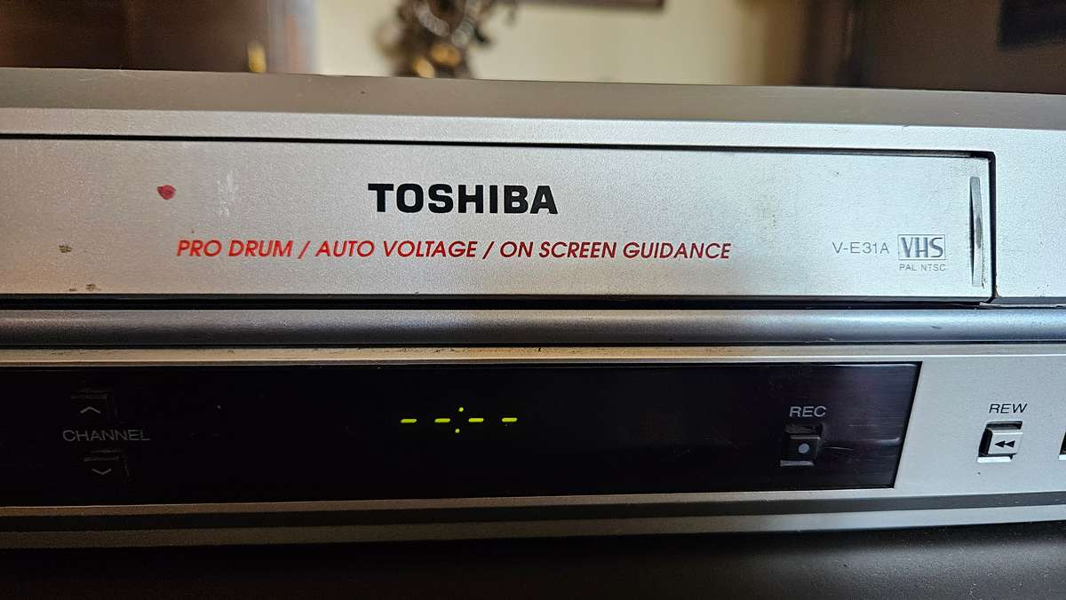 Video & Cd Players Lot