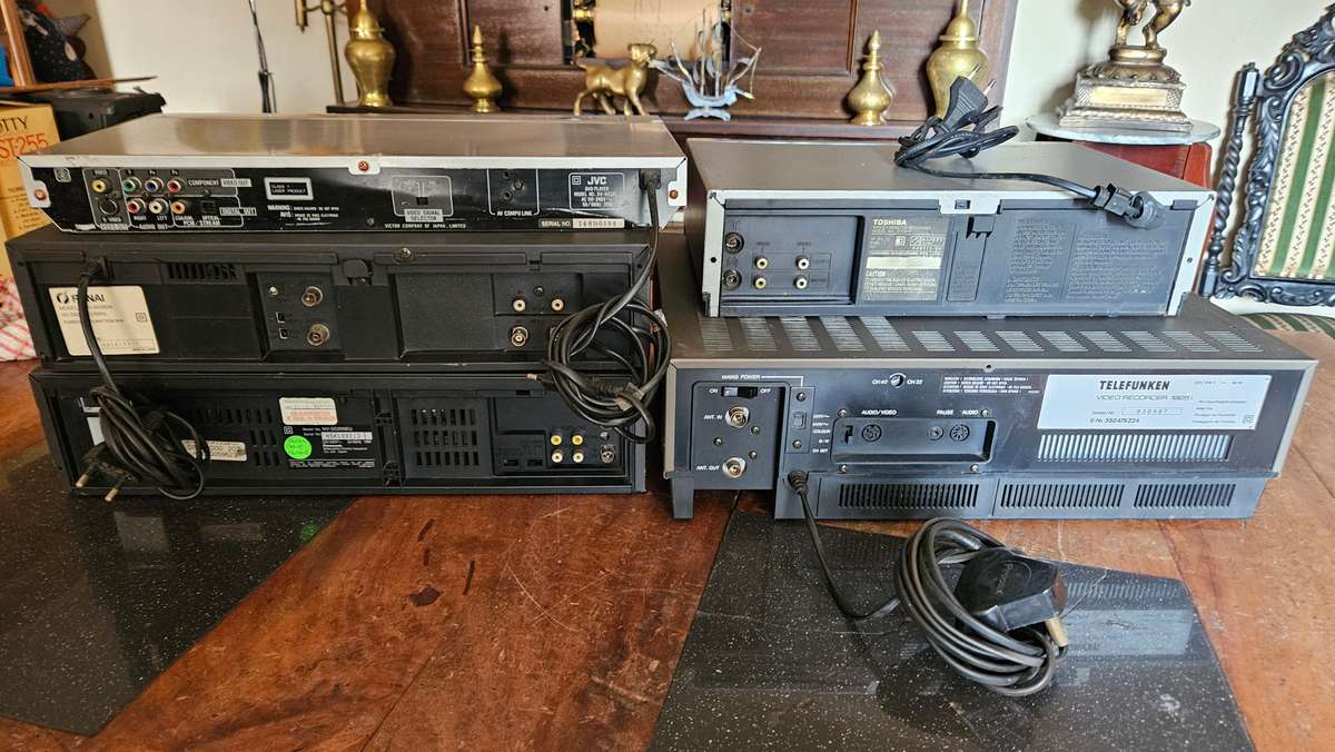 Video & Cd Players Lot