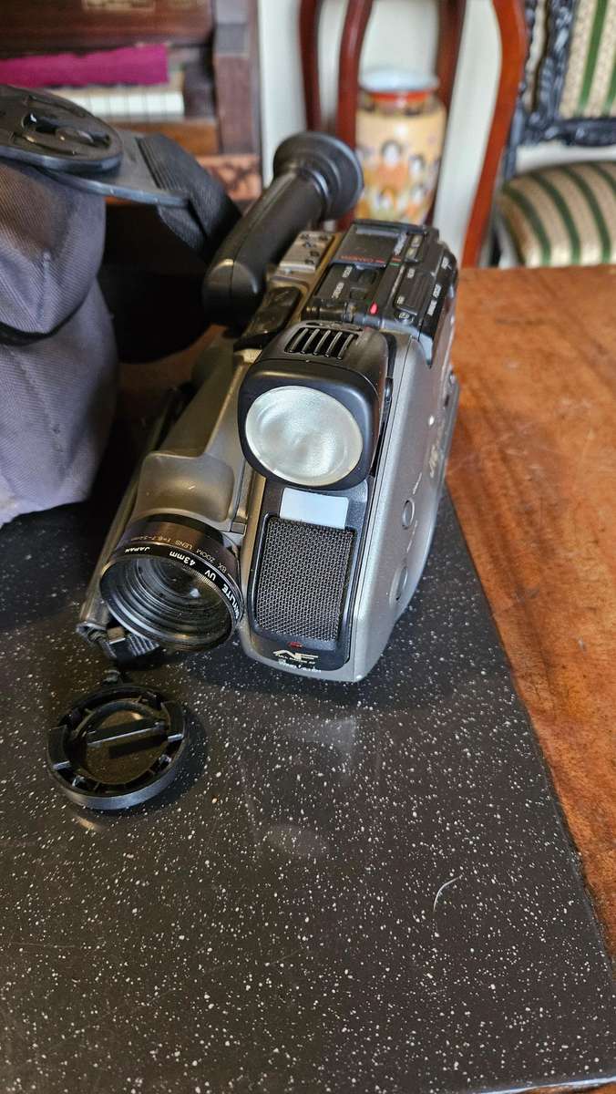 JVC 8X Compact VHS Recorder. Model GR-AX107