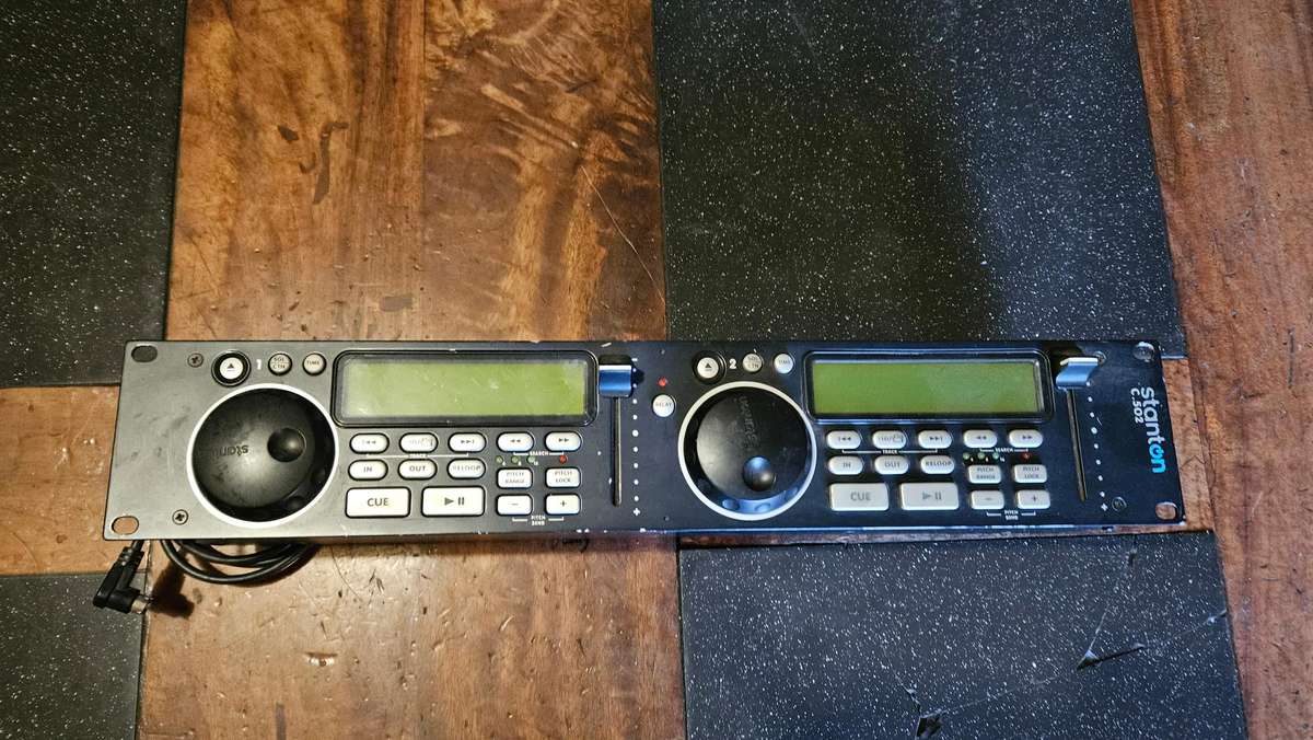 Stanton C.502 Dual 2U Rack-Mountable CD/MP3 Player