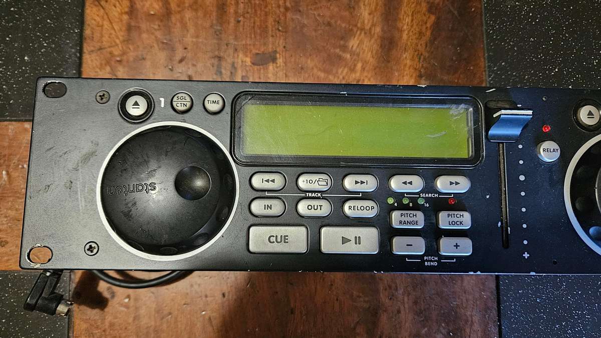 Stanton C.502 Dual 2U Rack-Mountable CD/MP3 Player