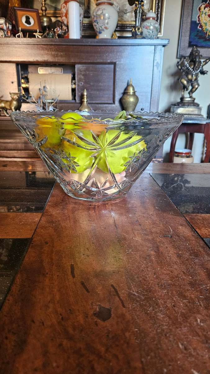 Large Glass Fruit Bowl Plus Ornamental Fruit