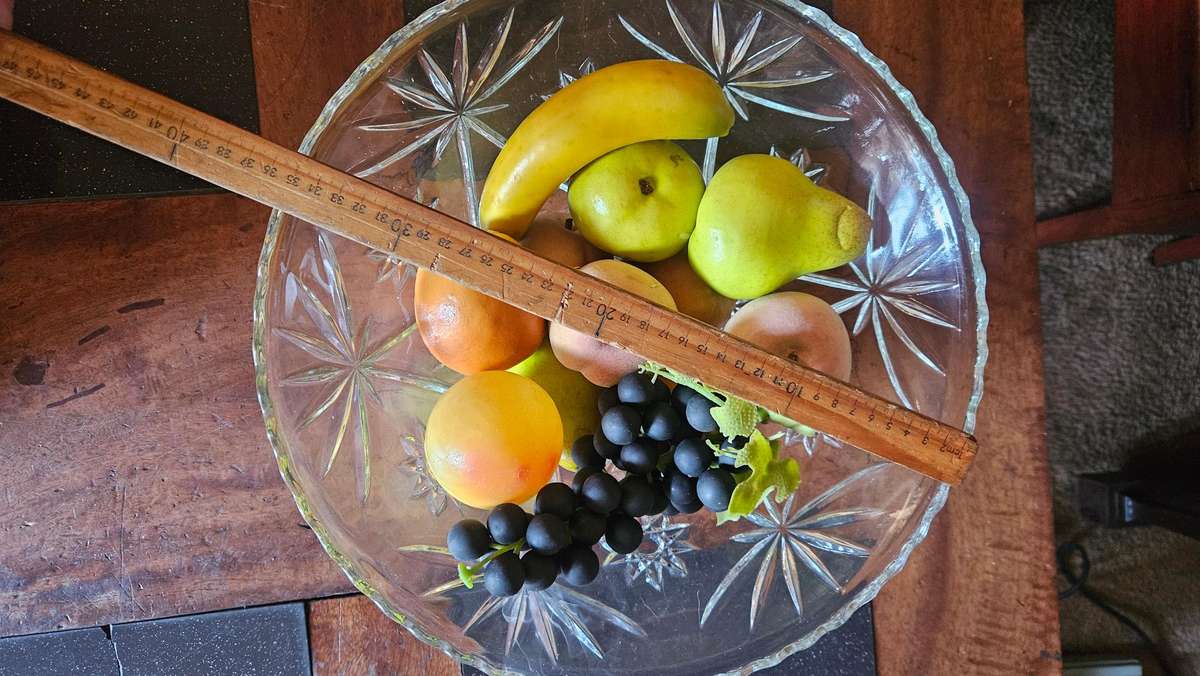 Large Glass Fruit Bowl Plus Ornamental Fruit