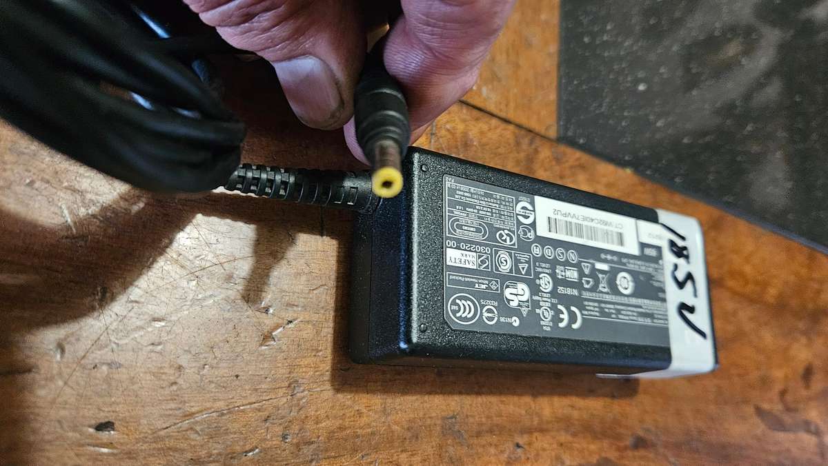 Samsung100-240V, HP 18.5 V & a Veriphone 12 V Chargers