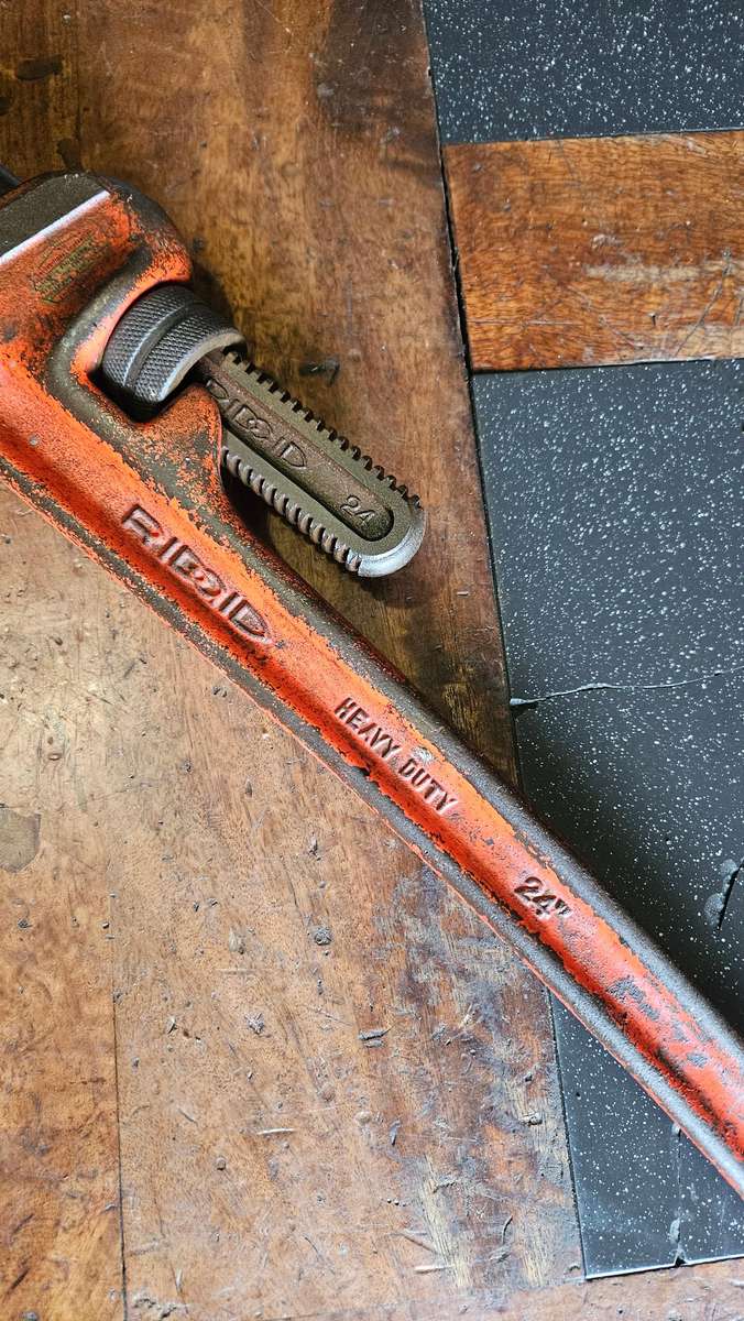 Adjustable 24" Wrench