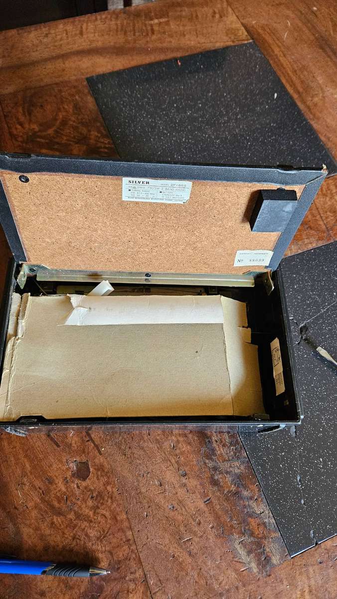 Vintage Silver Hawk Portable Radio