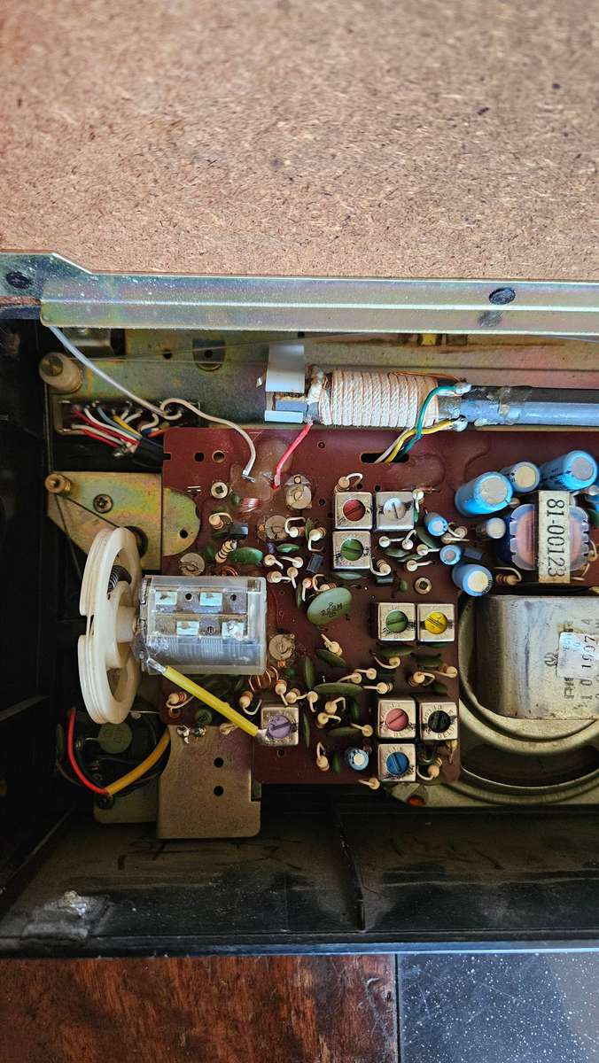 Vintage Silver Hawk Portable Radio