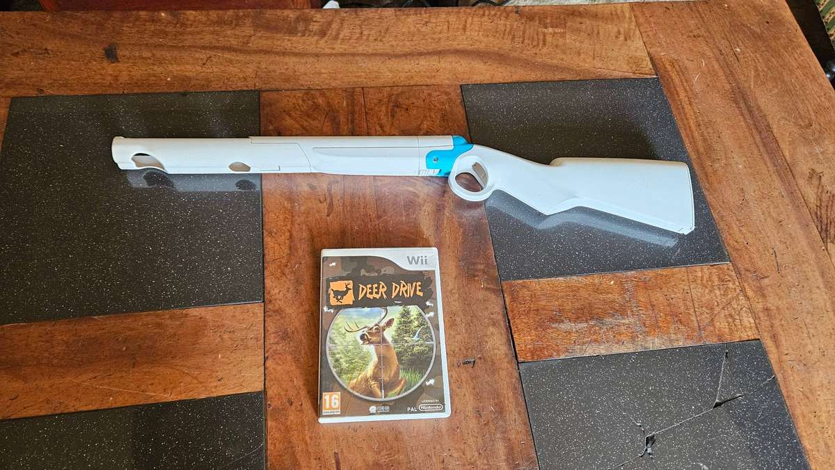 Nintendo Wii Hunting Gun & Game