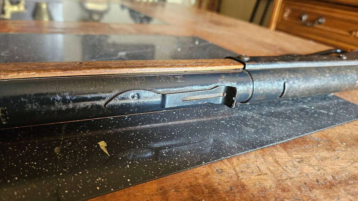 Large 1970s Daisey Rifle Model  95B