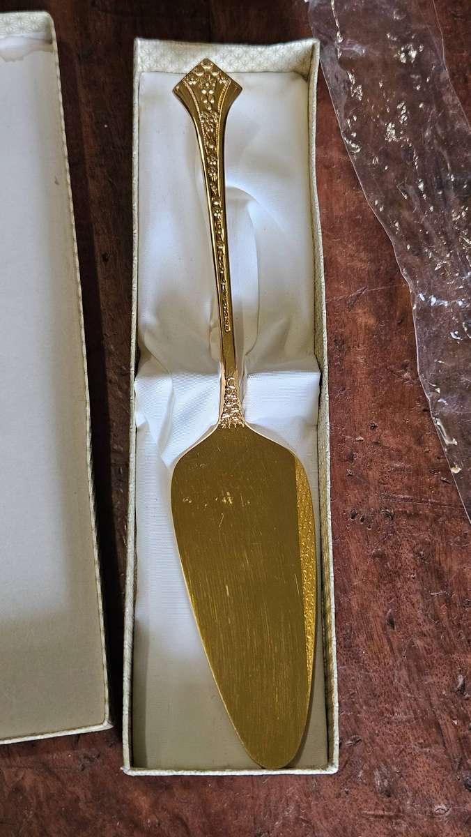 24 Carat Gold Plated Cake Lifter