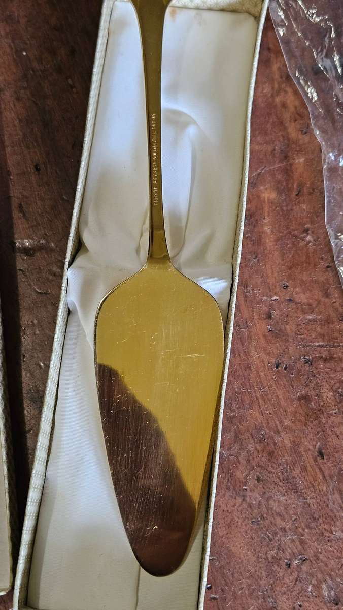 24 Carat Gold Plated Cake Lifter