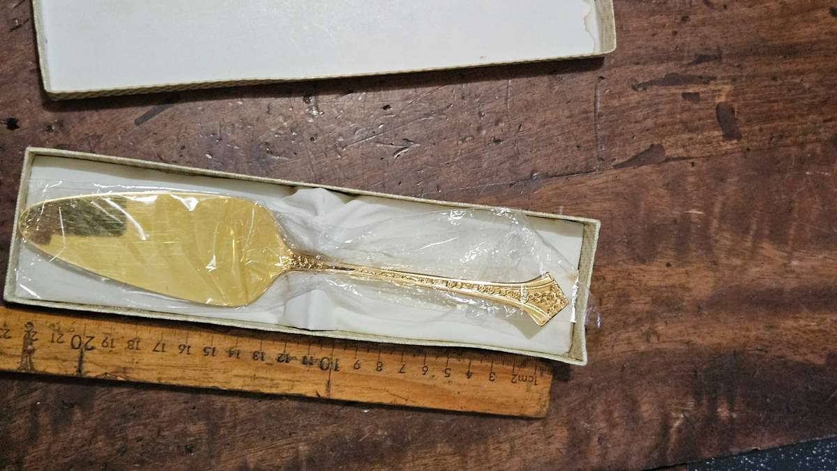 24 Carat Gold Plated Cake Lifter