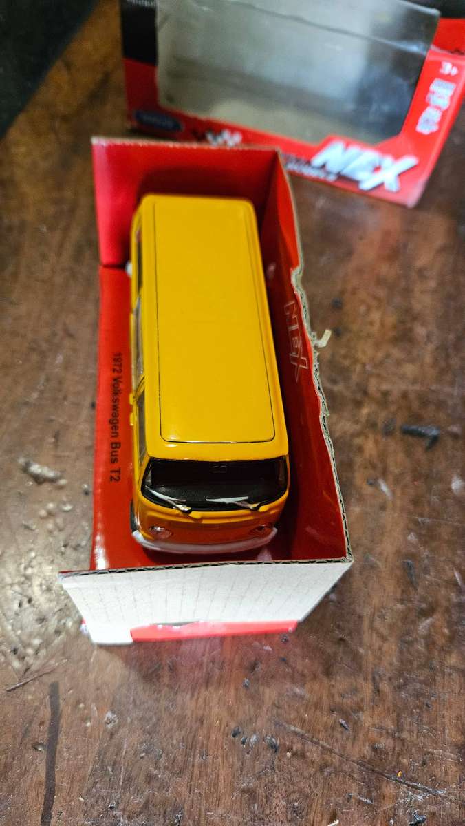 Welly 1972 Volkswagen Bus Die Cast Model