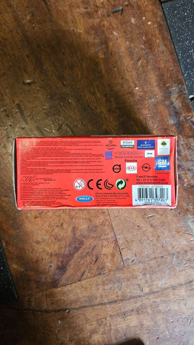 Welly 1972 Volkswagen Bus Die Cast Model