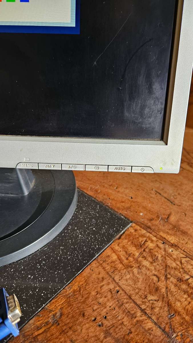 Samsung SyncMaster 720N Monitor