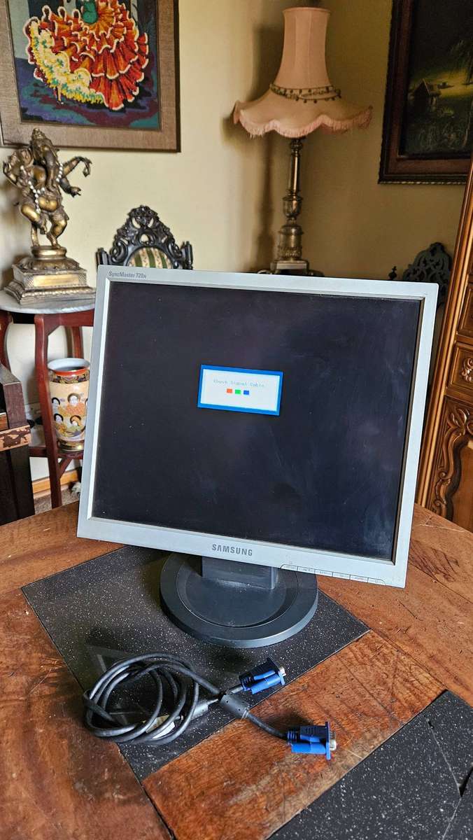 Samsung SyncMaster 720N Monitor