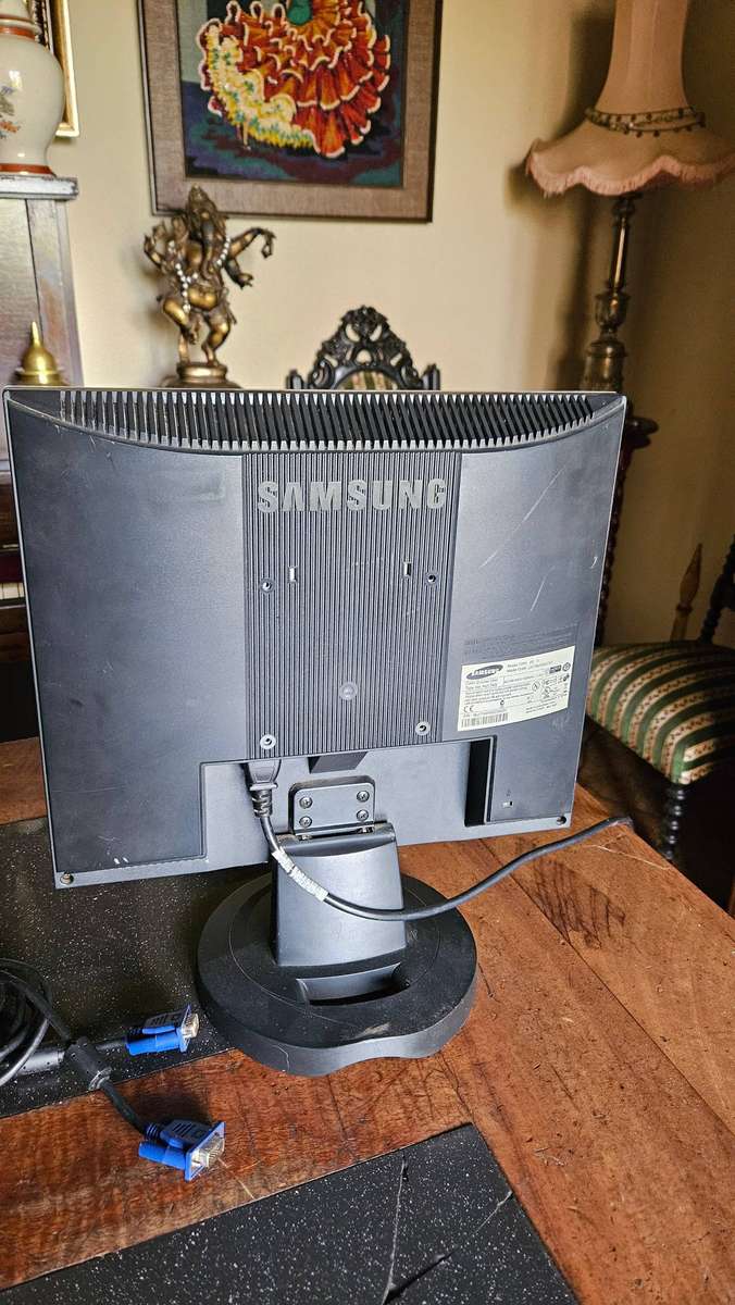 Samsung SyncMaster 720N Monitor