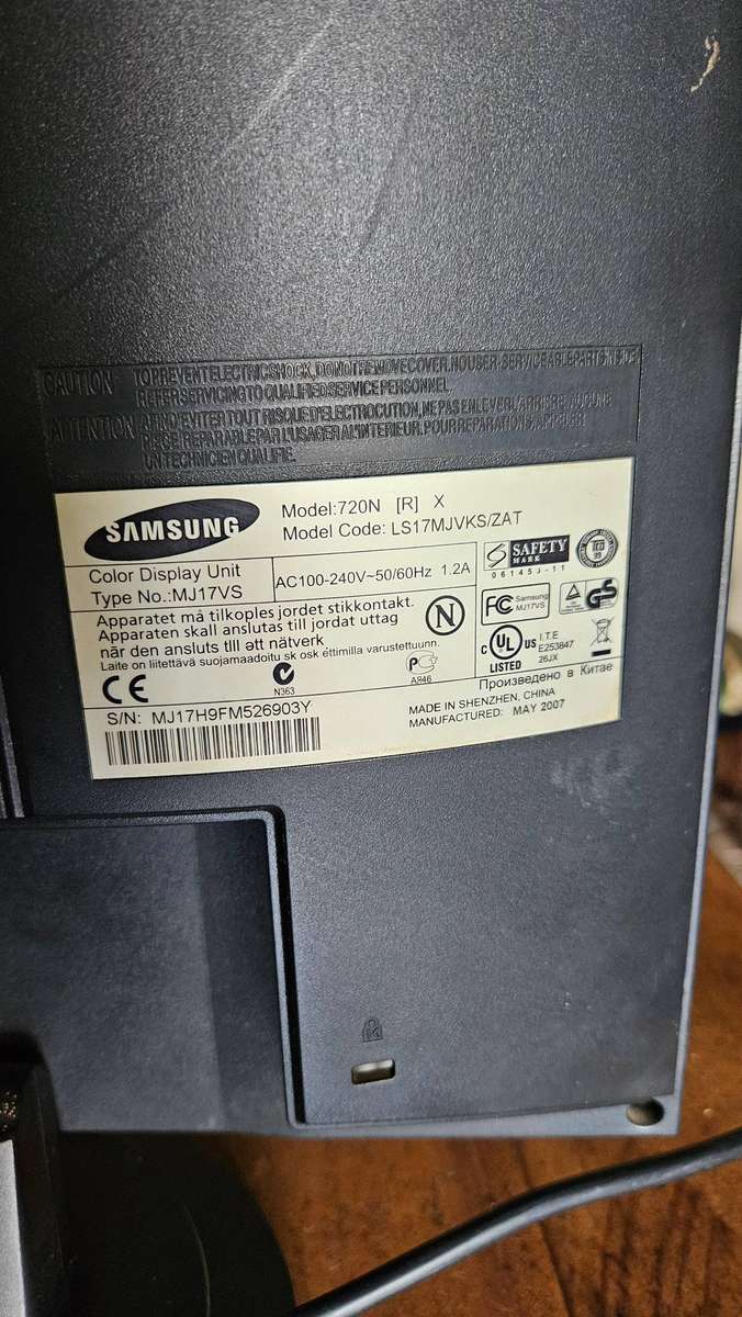 Samsung SyncMaster 720N Monitor