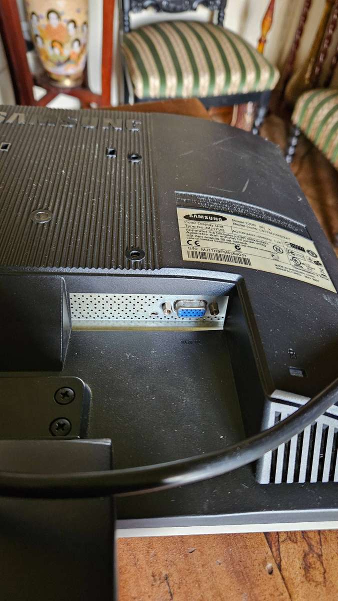 Samsung SyncMaster 720N Monitor