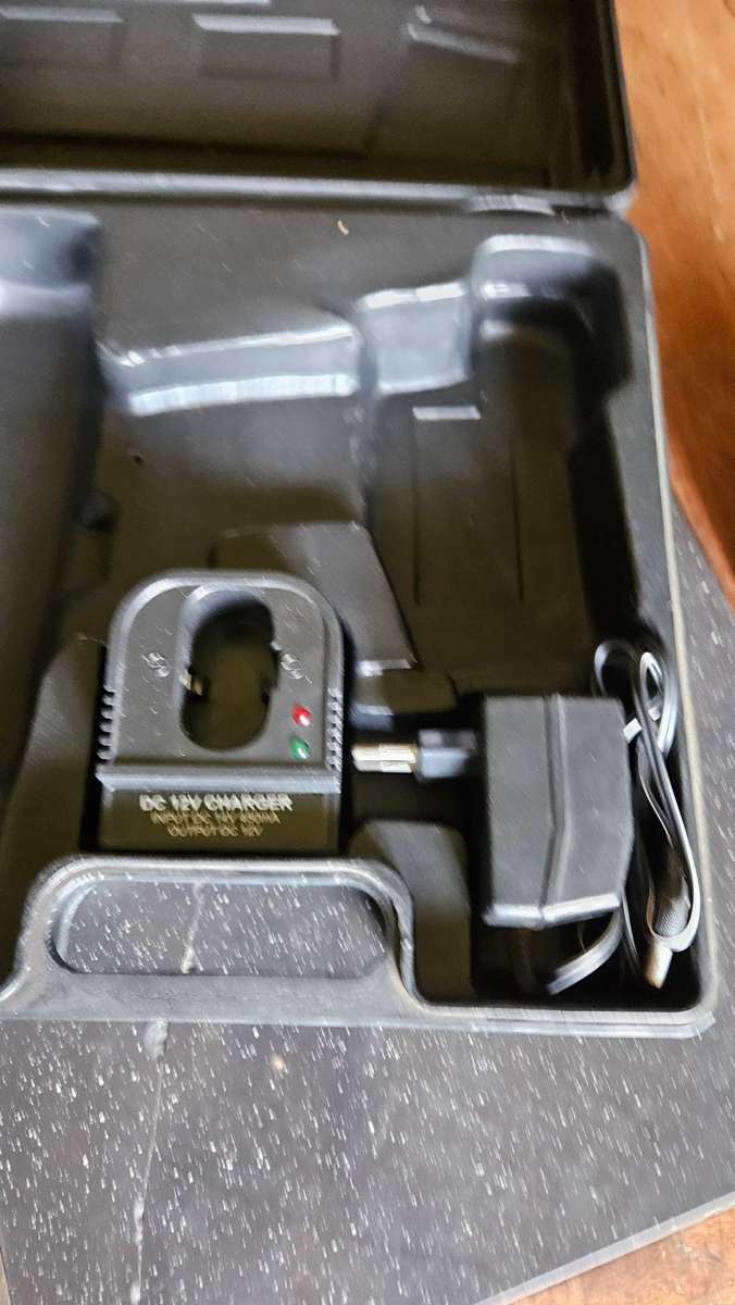 Cordless Drills Bosch PSR18 & Topline MD1120