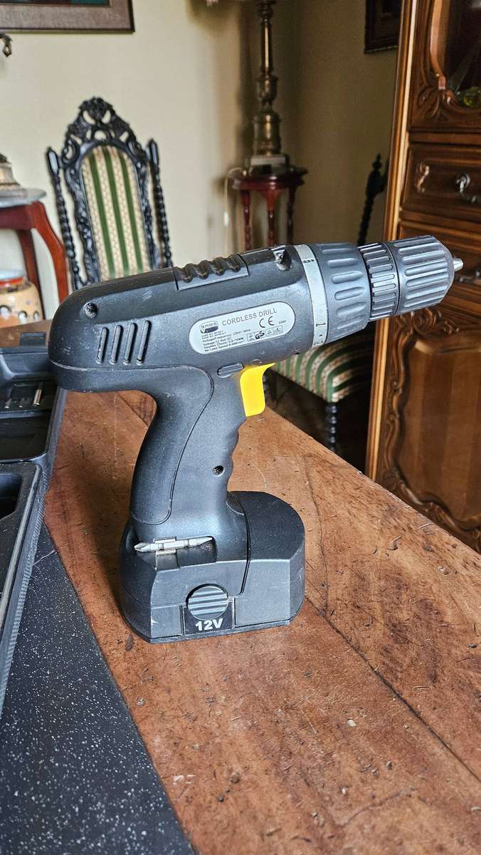 Cordless Drills Bosch PSR18 & Topline MD1120
