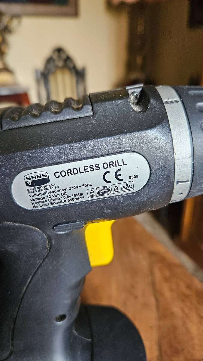 Cordless Drills Bosch PSR18 & Topline MD1120