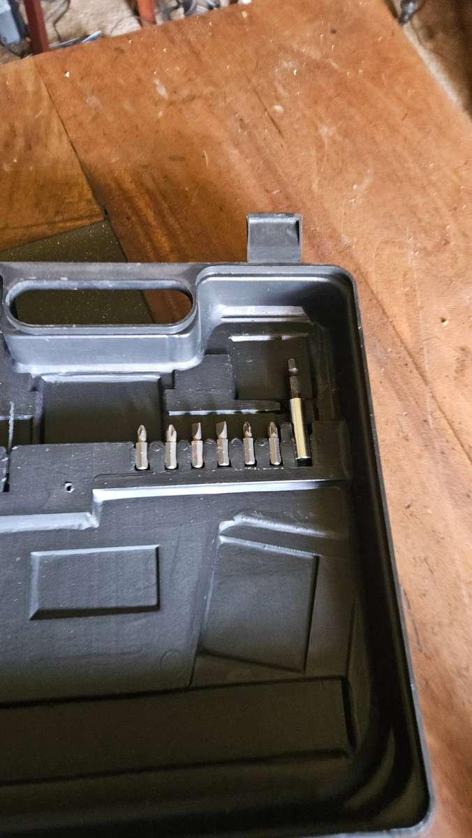 Cordless Drills Bosch PSR18 & Topline MD1120