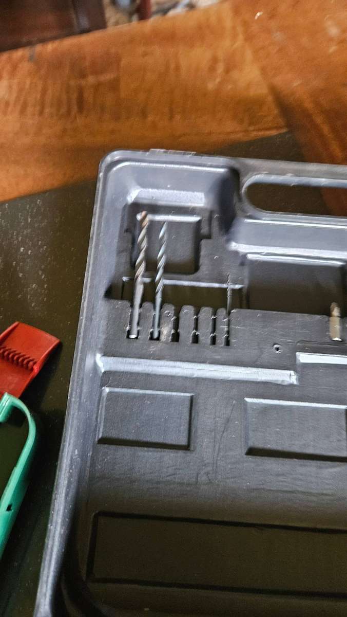 Cordless Drills Bosch PSR18 & Topline MD1120