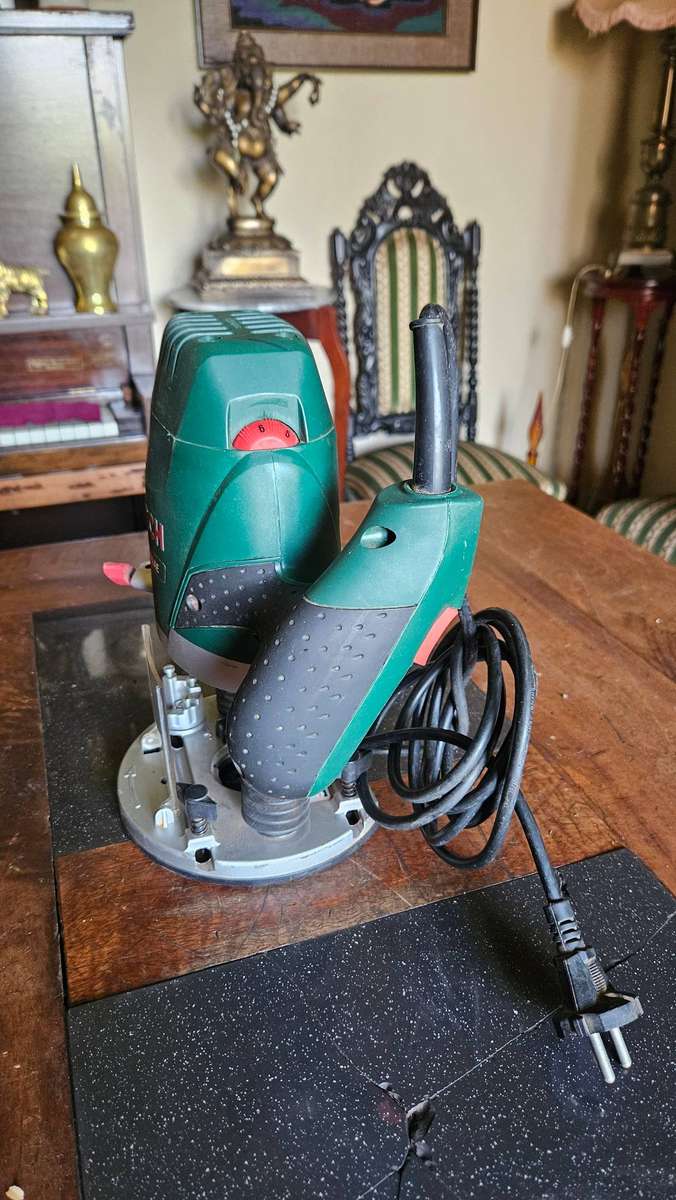 Bosch Plunge Router POF 1100 AE