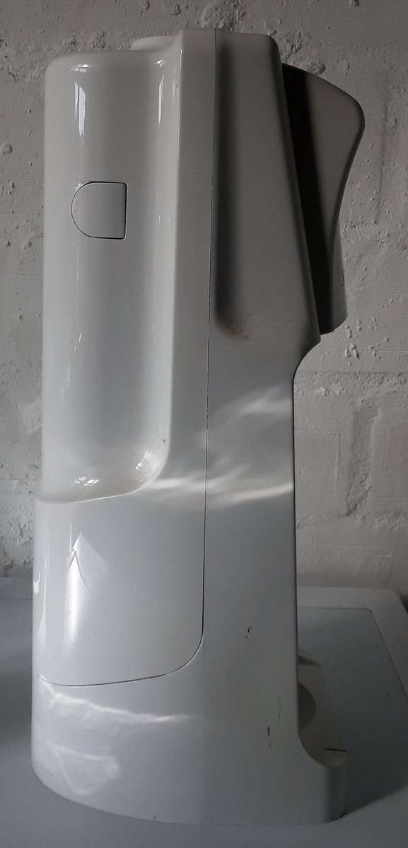 SodaStream Sparkling Water Maker with bottles (refill needed)