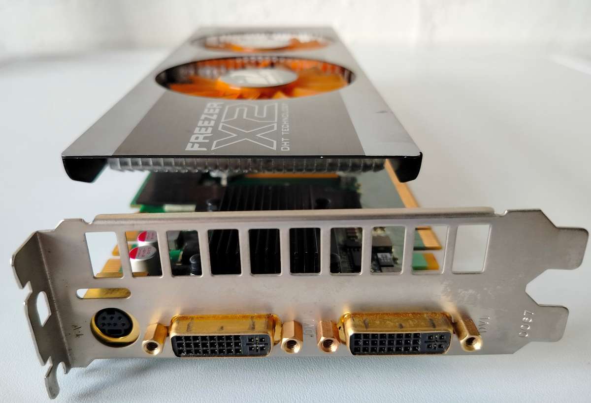 Inno3D GTX 260 FreezerX2 | 896MB GDDR3 | Clean with fresh heat paste