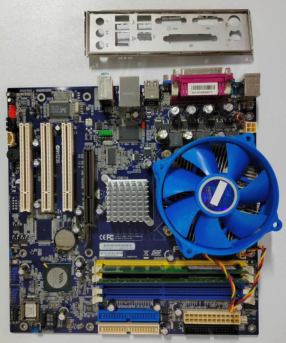 Foxxconn P4M800 + Intel Pentium 4 HT 3.0GHz + 1.5GB DDR2 RAM
