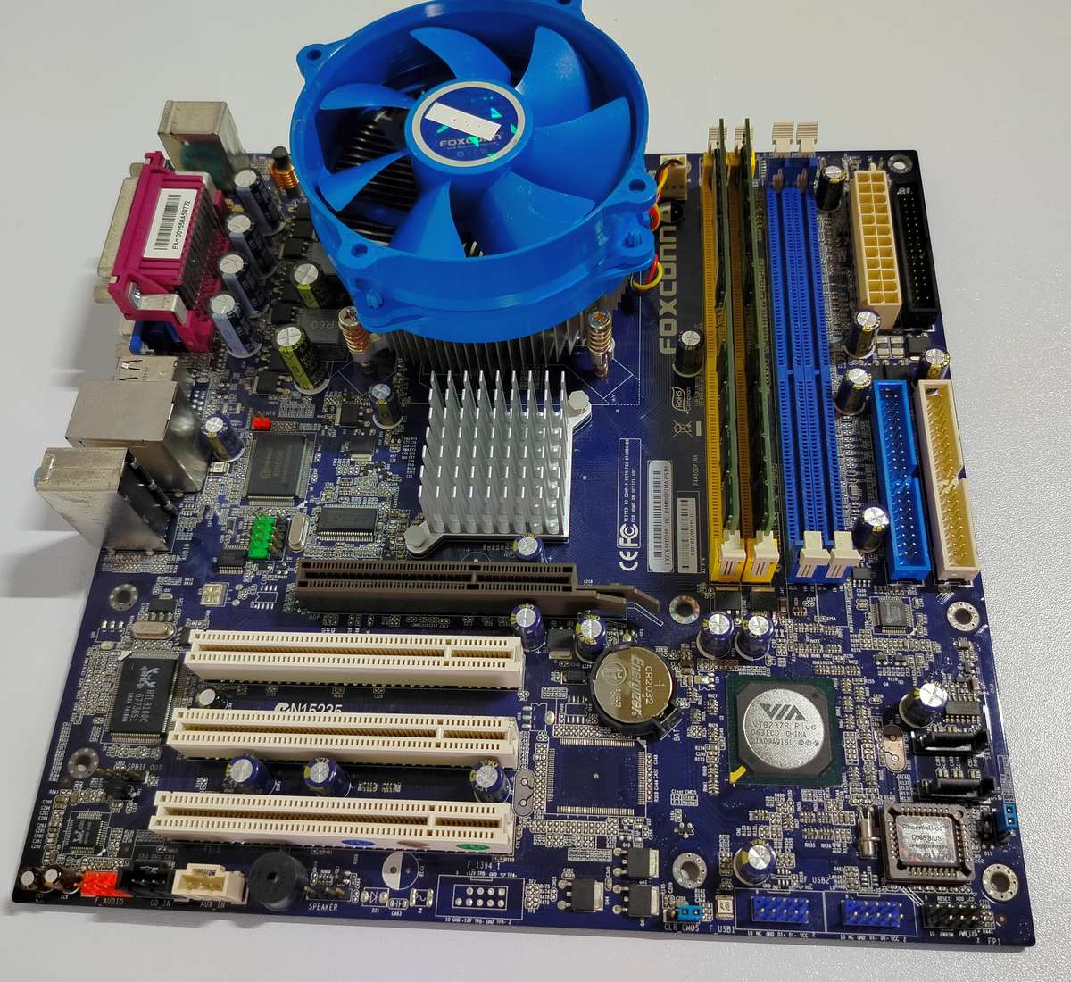 Foxxconn P4M800 + Intel Pentium 4 HT 3.0GHz + 1.5GB DDR2 RAM