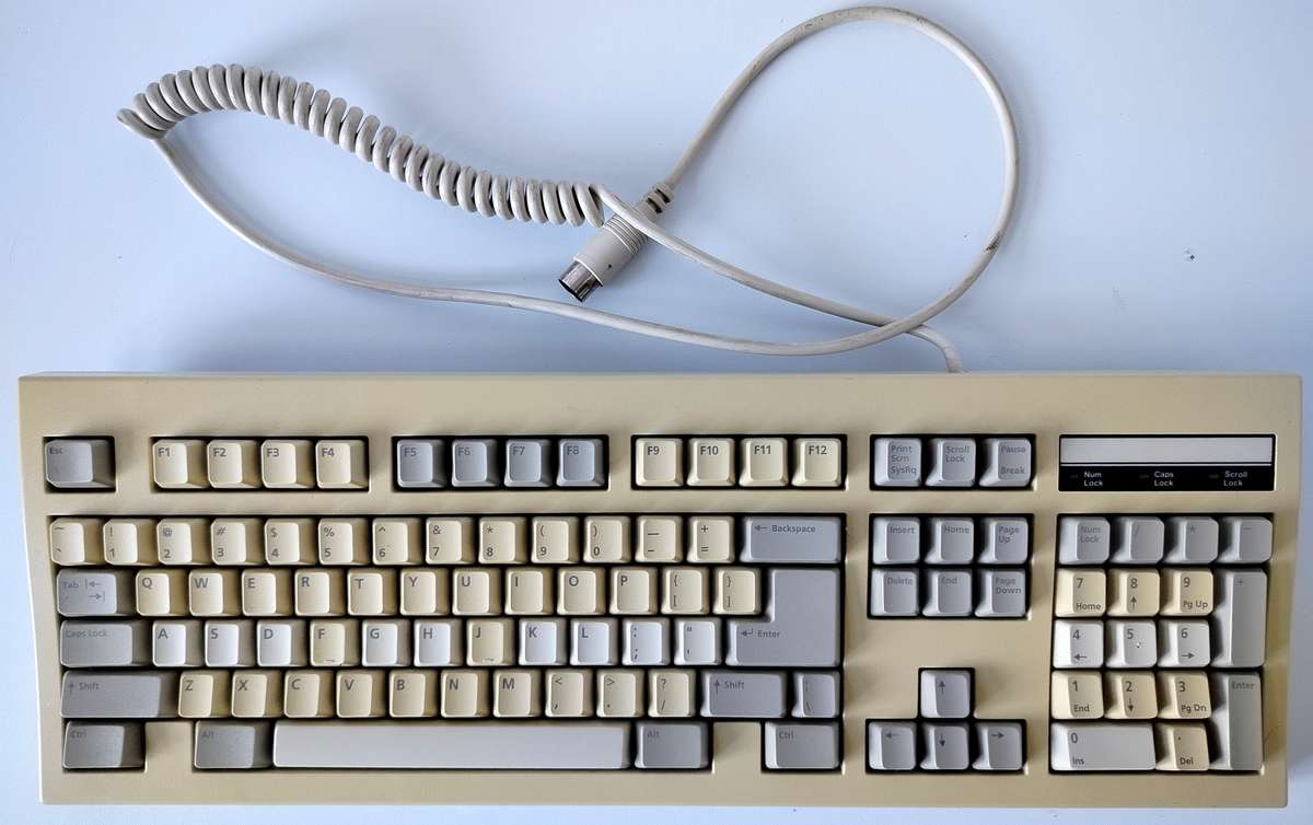 BTC DIN5 keyboard | Model KBM10140 | Beige Retro Vintage