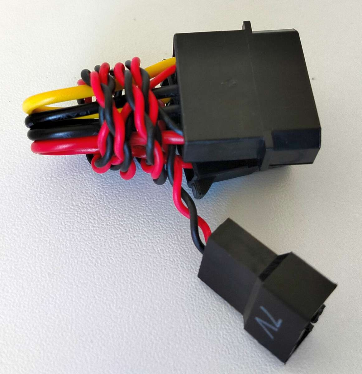Molex to 4-pin fan adapter cable