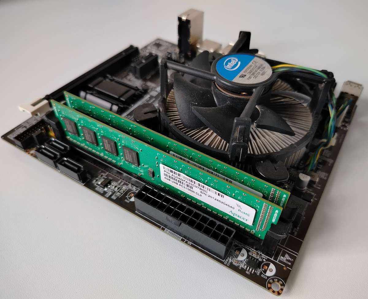 Intel H61M board + Core i7 3770 CPU + 256GB M.2 SSD + 8GB RAM + Windows 11 Pro (activated)