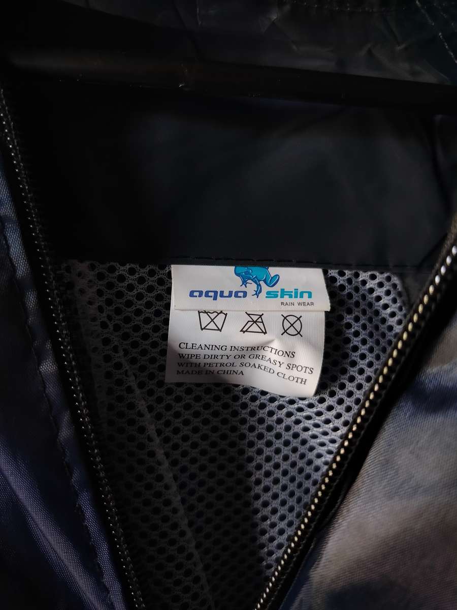 Aqua Skin 2XL Rain Jacket | Navy with hood, zip and snap buttons, two pocket and rear vent