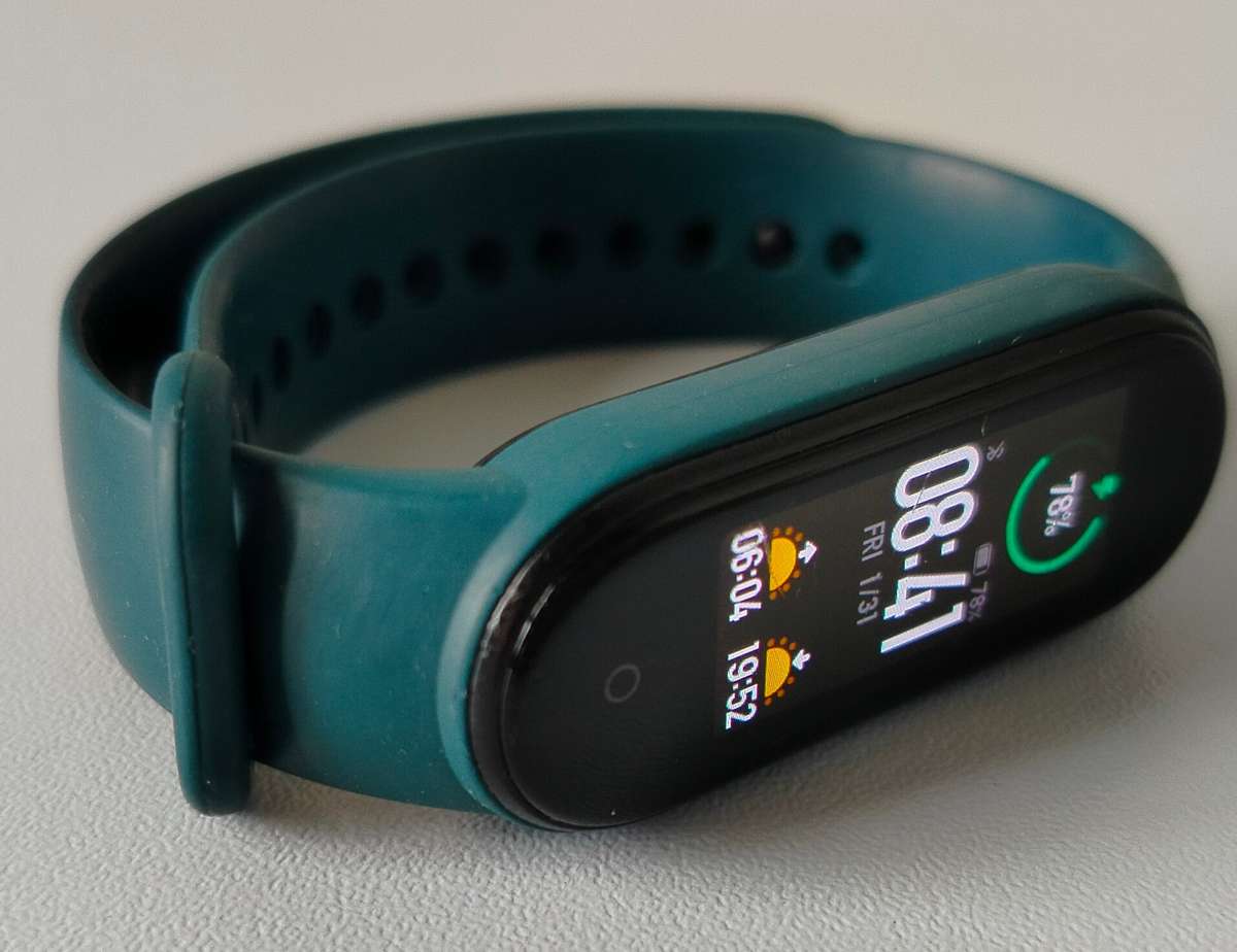 Xiaomi Mi Band 5 | Excellent battery life | Charging cable included