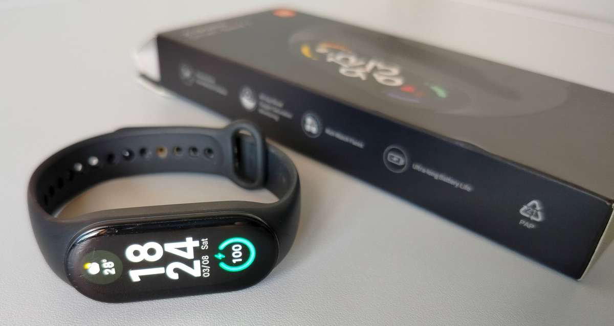 Xiaomi Mi Band 7 with 3 extra straps | In Box with charger cable