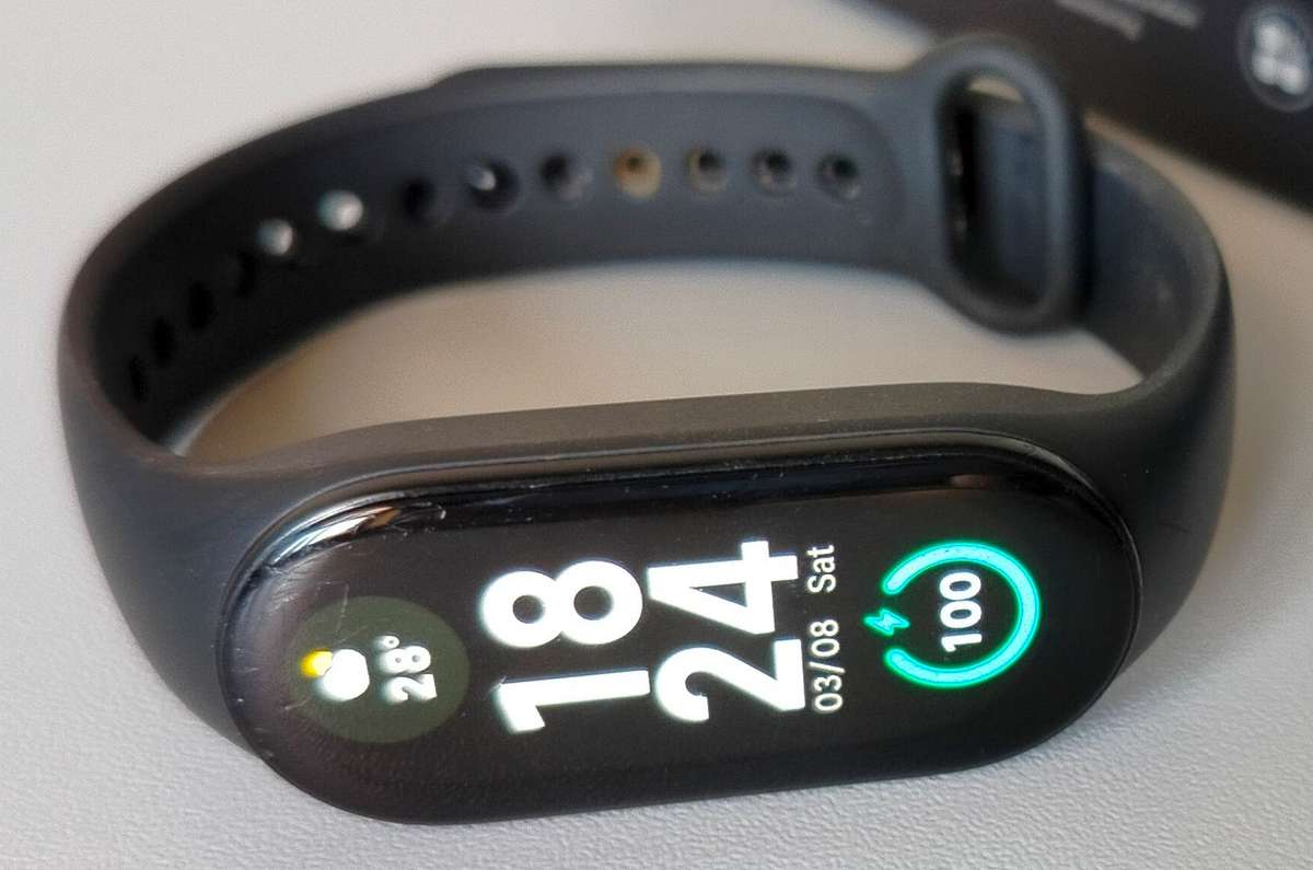 Xiaomi Mi Band 7 with 3 extra straps | In Box with charger cable