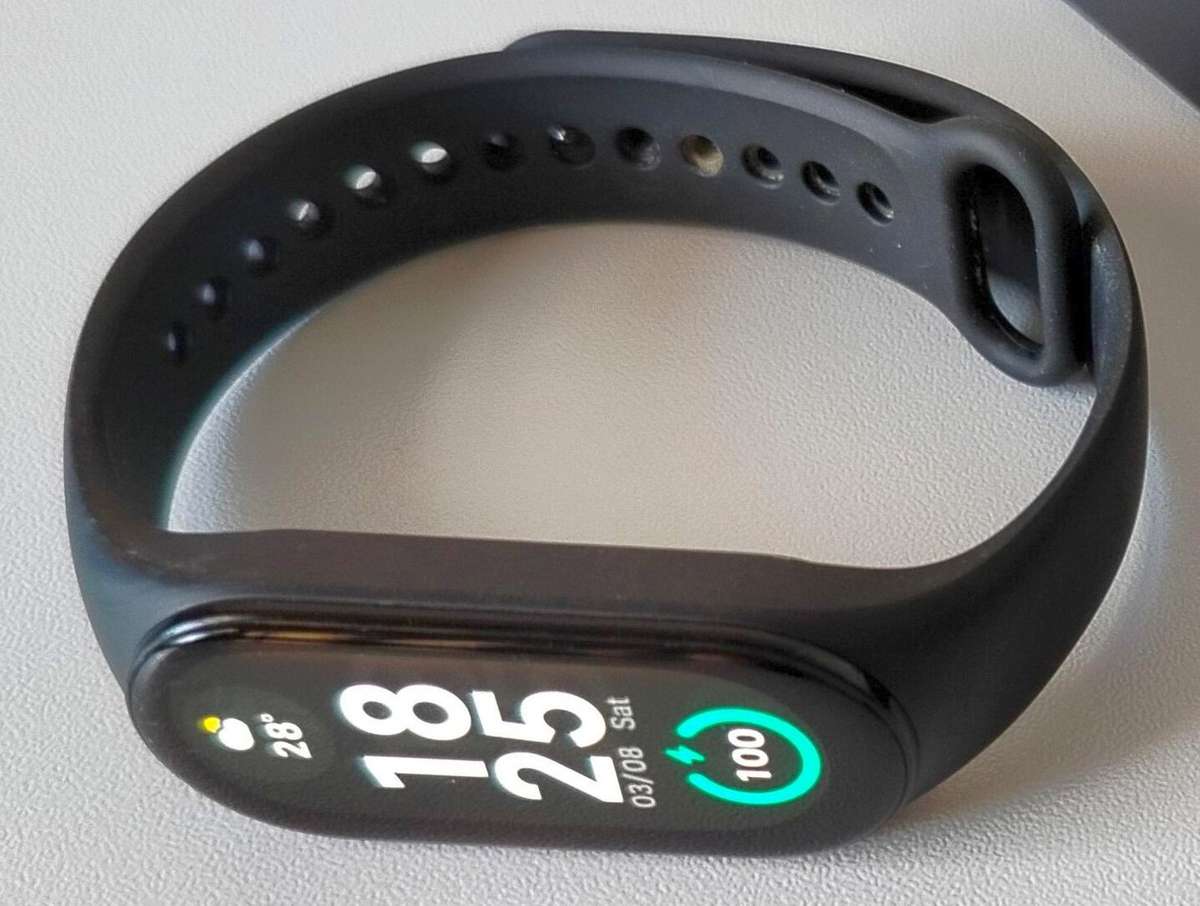 Xiaomi Mi Band 7 with 3 extra straps | In Box with charger cable