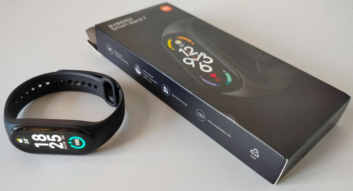 Xiaomi Mi Band 7 with 3 extra straps | In Box with charger cable