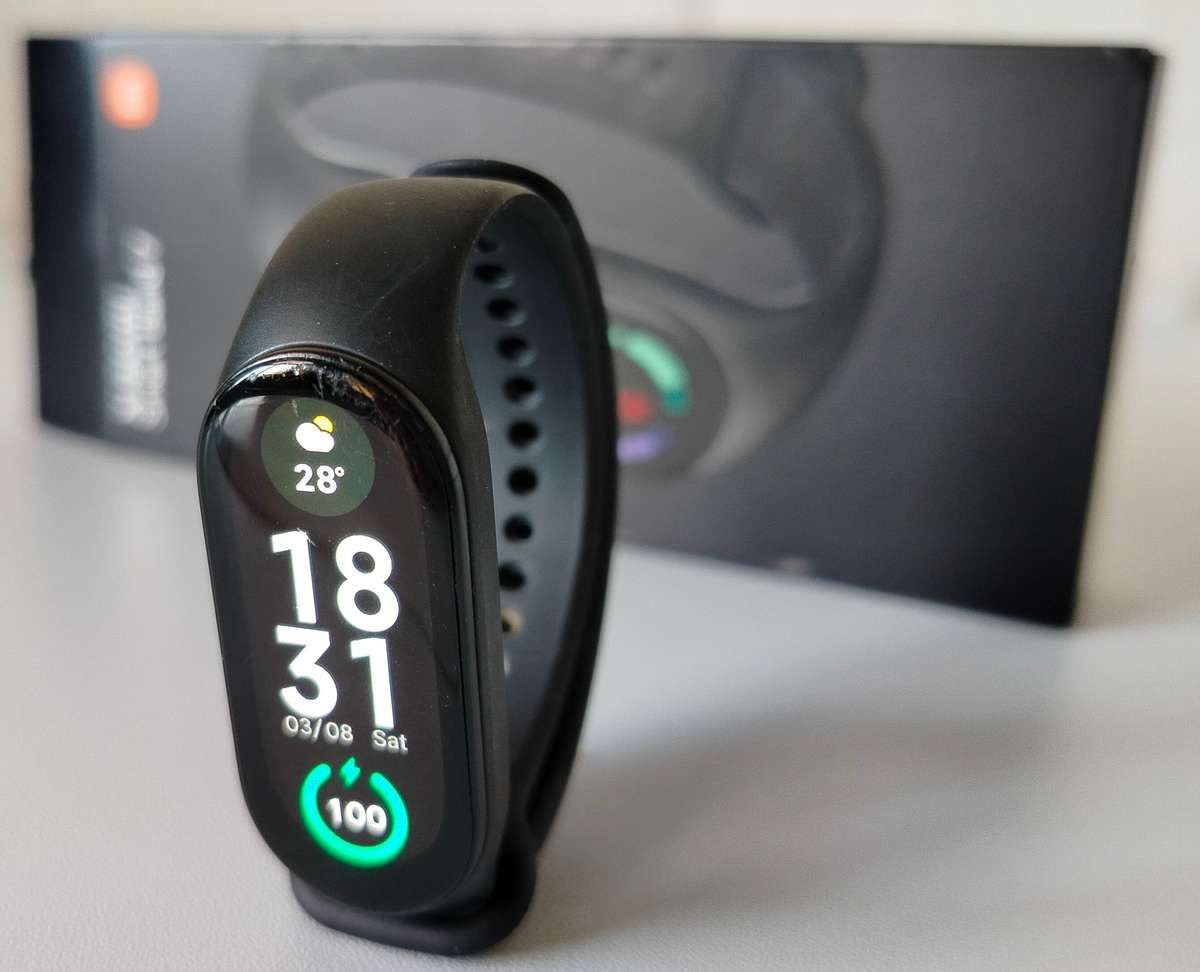 Xiaomi Mi Band 7 with 3 extra straps | In Box with charger cable