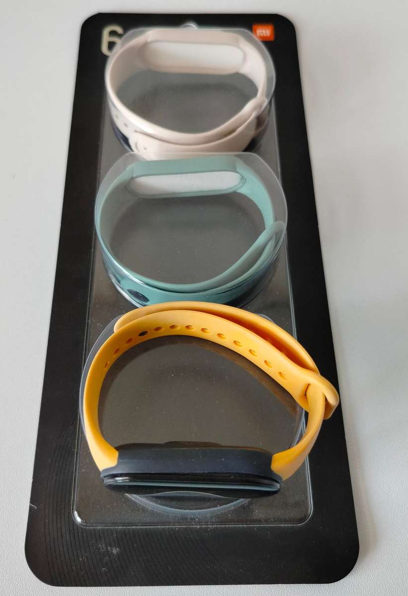 Xiaomi Mi Band 7 with 3 extra straps | In Box with charger cable